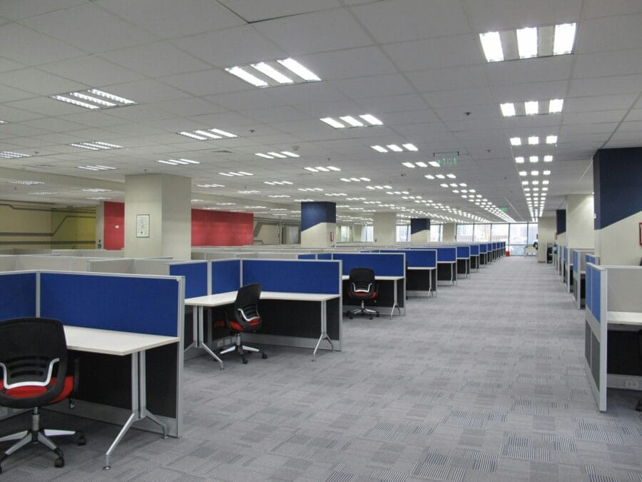 7 Ways Carpet Commercial Cleaning Boosts Image and Air Quality